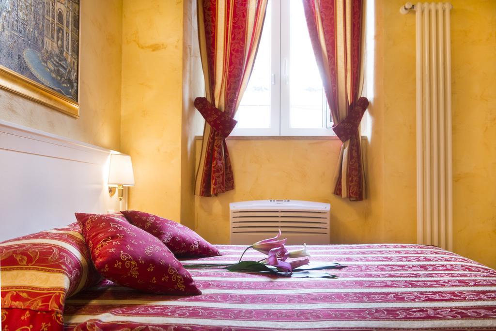 ローマ ドムス トレヴィ Bed & Breakfast エクステリア 写真