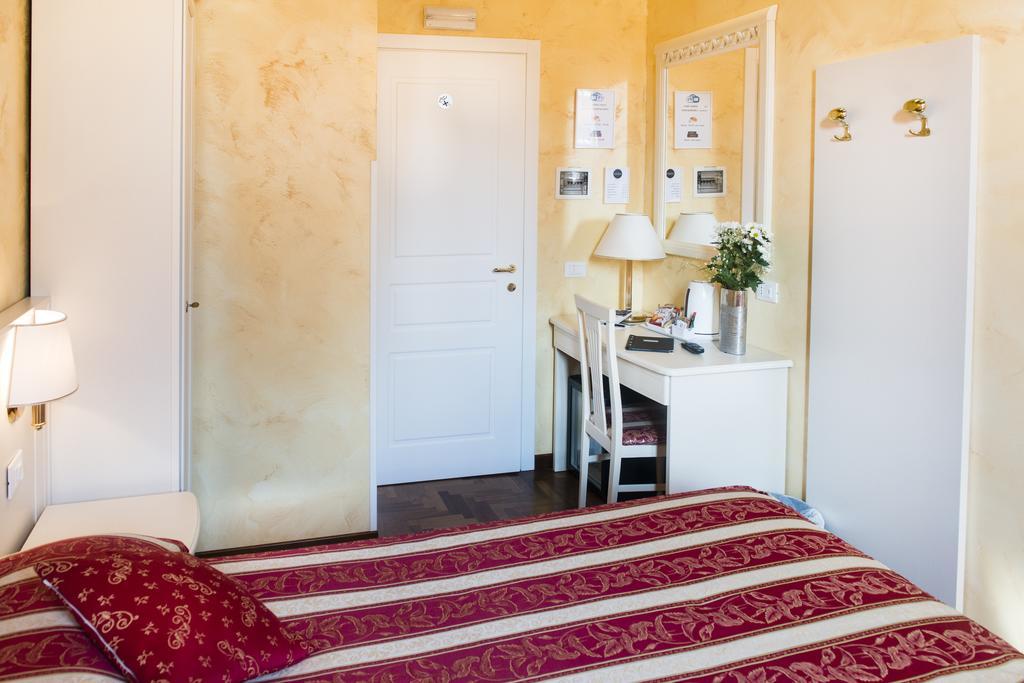 ローマ ドムス トレヴィ Bed & Breakfast エクステリア 写真