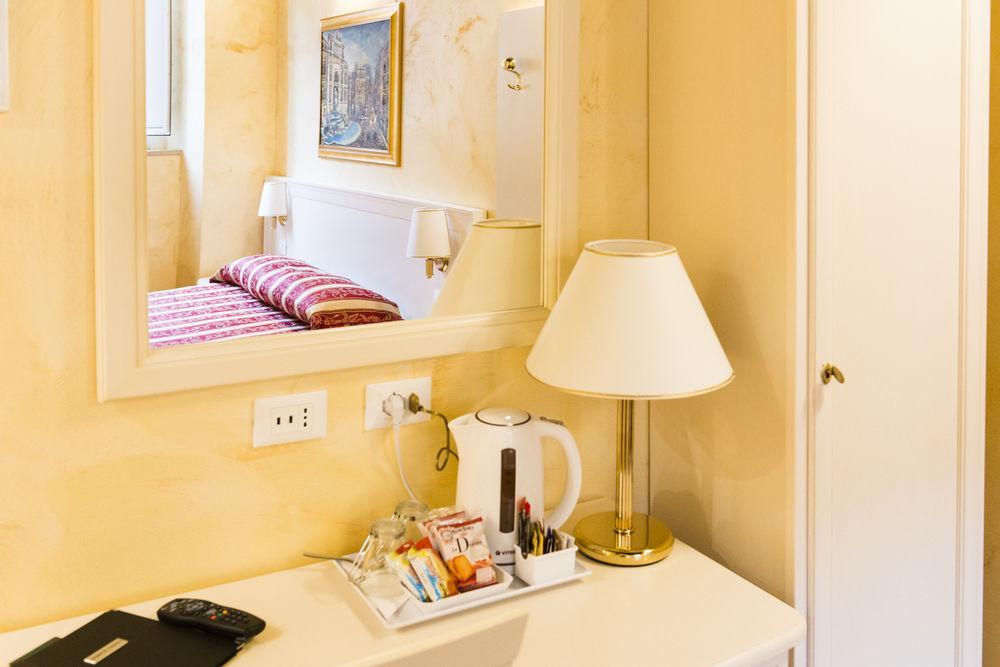 ローマ ドムス トレヴィ Bed & Breakfast エクステリア 写真
