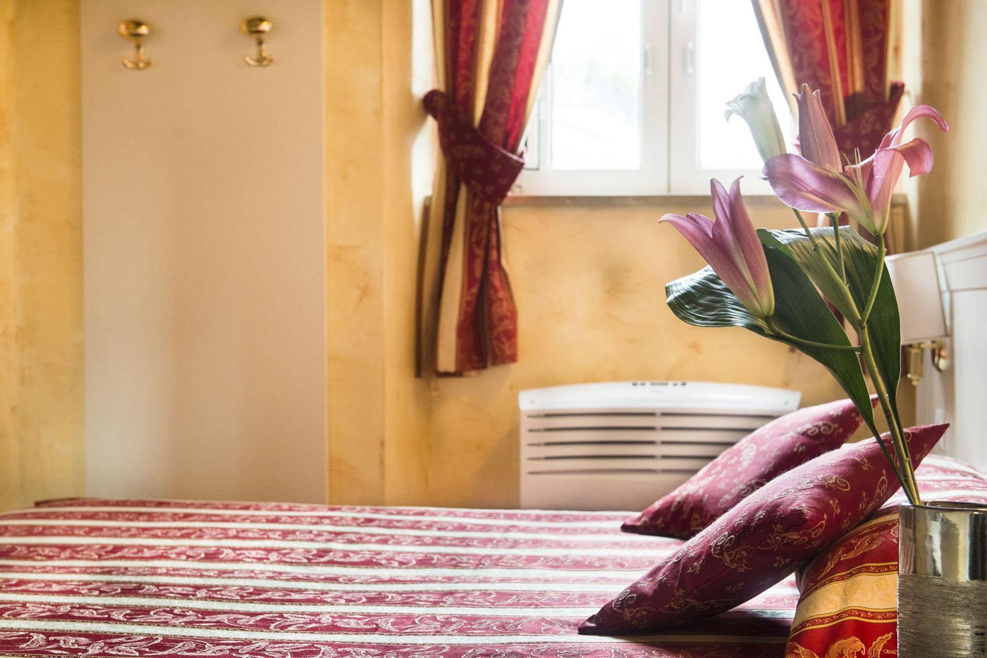 ローマ ドムス トレヴィ Bed & Breakfast エクステリア 写真