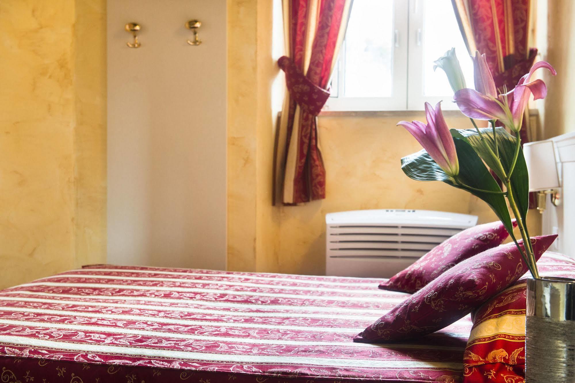 ローマ ドムス トレヴィ Bed & Breakfast エクステリア 写真