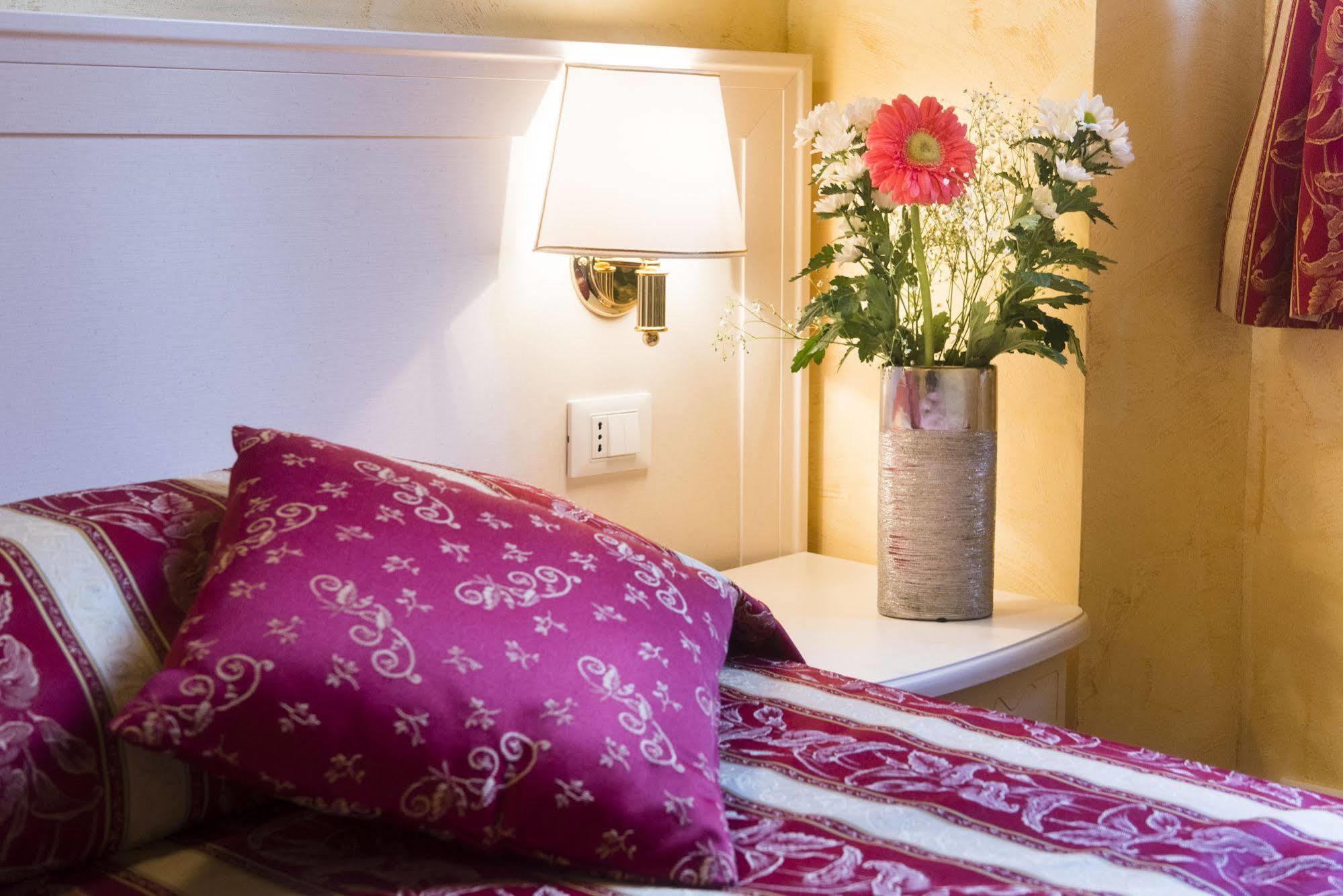 ローマ ドムス トレヴィ Bed & Breakfast エクステリア 写真