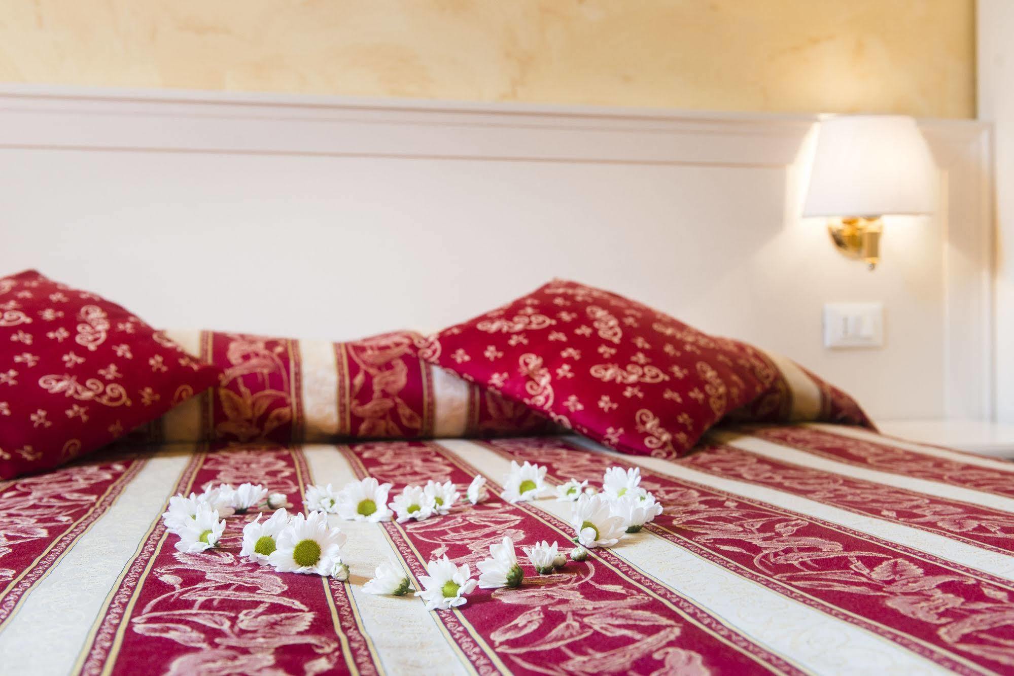 ローマ ドムス トレヴィ Bed & Breakfast エクステリア 写真